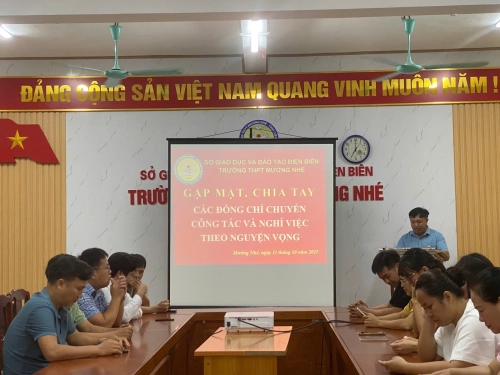 Trường THPT Mường Nhé tổ chức gặp mặt, chia tay các giáo viên chuyển công tác và xin nghỉ việc theo nguyện vọng